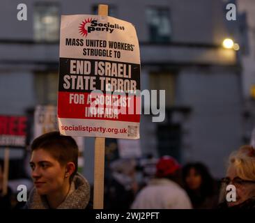 Londres, Royaume-Uni. 12 février 2024. Des centaines de manifestations pro-palestiniennes en face du 10 Downing Street Whitehall Credit : Richard Lincoln/Alamy Live News Banque D'Images