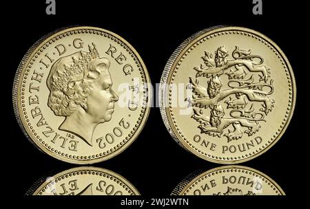 2002 pièce de 1 £ représentant les 3 Lions au verso et le 4e portrait de la reine Elizabeth II par Ian Rank Broadley. Banque D'Images