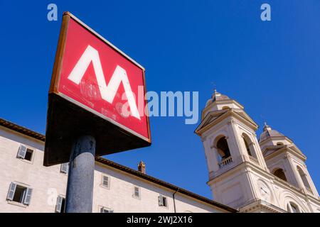 Rome, IT - 11 août 2023 : panneau de la station de métro Spagna Banque D'Images