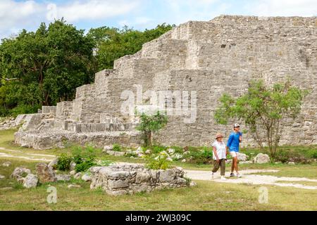 Merida Mexique, Dzibilchaltun Archaeological zone site National Park, civilisation maya ruines de la ville, Zona Arqueologica de Dzibilchaltun, structure 36 rocher Banque D'Images