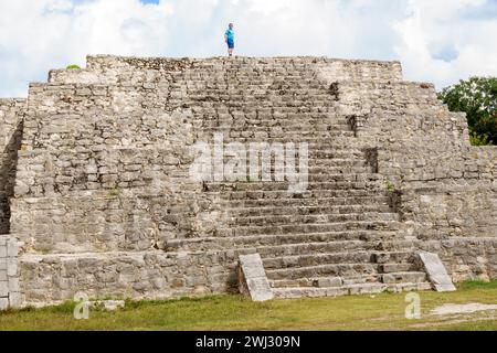 Merida Mexique, Dzibilchaltun Archaeological zone site National Park, civilisation maya ruines de la ville, Zona Arqueologica de Dzibilchaltun, structure 36 rocher Banque D'Images