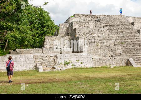 Merida Mexique, Dzibilchaltun Archaeological zone site National Park, civilisation maya ruines de la ville, Zona Arqueologica de Dzibilchaltun, structure 36 rocher Banque D'Images