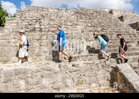 Merida Mexique, Dzibilchaltun Archaeological zone site National Park, civilisation maya ruines de la ville, Zona Arqueologica de Dzibilchaltun, structure 36 rocher Banque D'Images