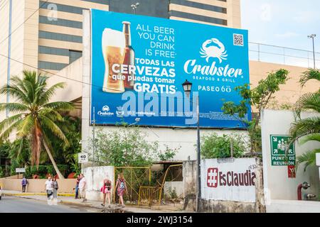 Merida Mexique, Merida Mexique, Zona Paseo Montejo Centro, Calle 60, publicité de promotion de panneau d'affichage, bière gratuite tout ce que vous pouvez boire, Crabster Seafood & GRI Banque D'Images