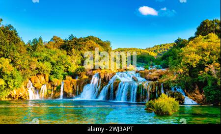 Cascades DE KRKA Croatie, parc national de krka Croatie lors d'une belle soirée d'été Banque D'Images