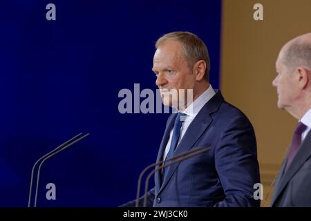 Pressekonferenz Scholz und Tusk 2024-02-12 - Deutschland, Berlin - Gemeinsame Pressekonferenz Bundeskanzler Olaf Scholz SPD und dem polnischen Ministerpräsidenten Donald Tusk anlässlich dessen Antritttsbesuchs im Kanzleramt. *** Conférence de presse Scholz et Tusk 2024 02 12 Allemagne, Berlin Conférence de presse conjointe du Chancelier fédéral Olaf Scholz SPD et du premier ministre polonais Donald Tusk à l'occasion de sa visite inaugurale à la Chancellerie Banque D'Images