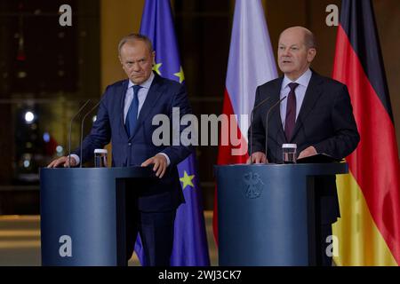 Pressekonferenz Scholz und Tusk 2024-02-12 - Deutschland, Berlin - Gemeinsame Pressekonferenz Bundeskanzler Olaf Scholz SPD und dem polnischen Ministerpräsidenten Donald Tusk anlässlich dessen Antritttsbesuchs im Kanzleramt. *** Conférence de presse Scholz et Tusk 2024 02 12 Allemagne, Berlin Conférence de presse conjointe du Chancelier fédéral Olaf Scholz SPD et du premier ministre polonais Donald Tusk à l'occasion de sa visite inaugurale à la Chancellerie Banque D'Images