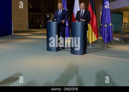 Pressekonferenz Scholz und Tusk 2024-02-12 - Deutschland, Berlin - Gemeinsame Pressekonferenz Bundeskanzler Olaf Scholz SPD und dem polnischen Ministerpräsidenten Donald Tusk anlässlich dessen Antritttsbesuchs im Kanzleramt. *** Conférence de presse Scholz et Tusk 2024 02 12 Allemagne, Berlin Conférence de presse conjointe du Chancelier fédéral Olaf Scholz SPD et du premier ministre polonais Donald Tusk à l'occasion de sa visite inaugurale à la Chancellerie Banque D'Images