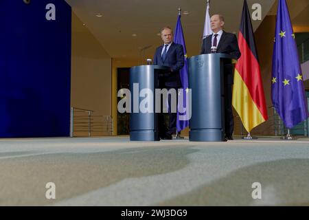 Pressekonferenz Scholz und Tusk 2024-02-12 - Deutschland, Berlin - Gemeinsame Pressekonferenz Bundeskanzler Olaf Scholz SPD und dem polnischen Ministerpräsidenten Donald Tusk anlässlich dessen Antritttsbesuchs im Kanzleramt. *** Conférence de presse Scholz et Tusk 2024 02 12 Allemagne, Berlin Conférence de presse conjointe du Chancelier fédéral Olaf Scholz SPD et du premier ministre polonais Donald Tusk à l'occasion de sa visite inaugurale à la Chancellerie Banque D'Images