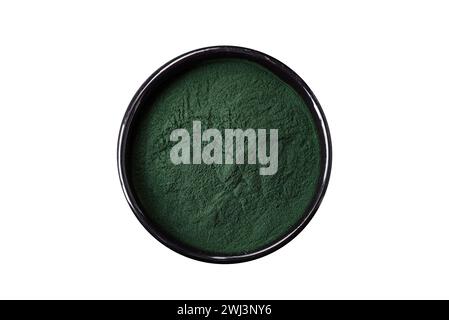 Épice, spiruline de couleur verte sous forme de poudre dans un bol noir Banque D'Images