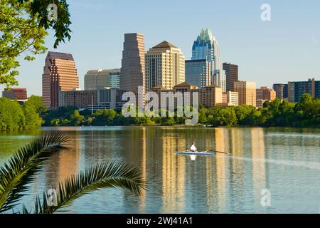 Austin - la maison de la capitale de l'État se trouve sur les rives du lac Town qui est formé à partir du fleuve Colorado - Austin, Texas Banque D'Images
