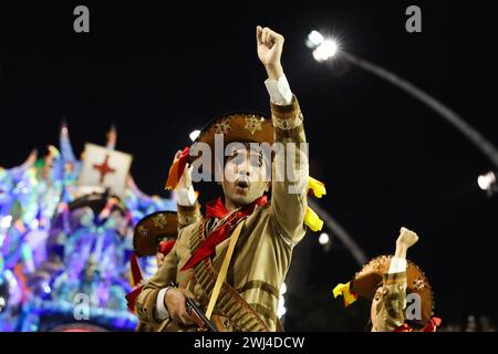 Membres de l'école Colorado do Brás Samba lors du défilé du carnaval Access Group à Anhembi Sambadrome, dans la région nord de São Paulo, le 11 février 2024. Crédit : Brazil photo Press/Alamy Live News Banque D'Images