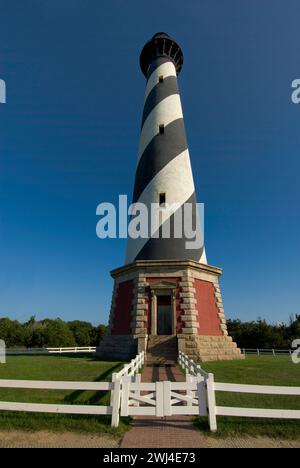 Cape Hatteras Lighthouse 'America's Lighthouse' est de 208 pieds de haut et est le plus haut dans le pays - construit en 1870 sur Cape Hatteras National Seashore Banque D'Images