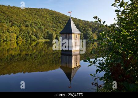 Église dans le lac, clocher d'église dans le réservoir, Nieder-Werbe, Edersee, Hesse, Allemagne Banque D'Images