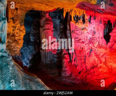 Résumé Cango Caves est un système de grottes près d'Oudtshoorn en Afrique du Sud Banque D'Images