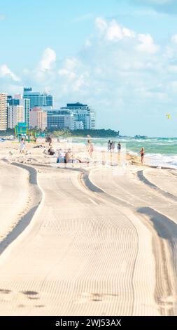 South Beach à Miami avec lifeguard hut rose dans un style Art déco Banque D'Images