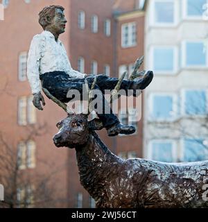 Sculpture de Stephan Strahlhol intitulée homme au cerf, Hanovre, basse-Saxe, Allemagne, Europe â€‹ Banque D'Images