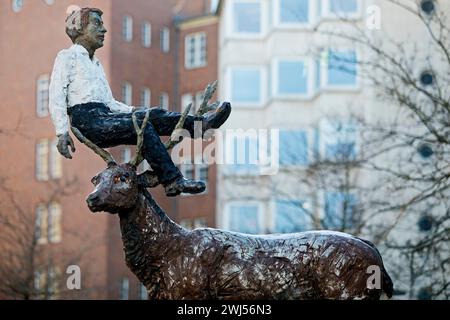 Sculpture de Stephan Strahlhol intitulée homme au cerf, Hanovre, basse-Saxe, Allemagne, Europe â€‹ Banque D'Images