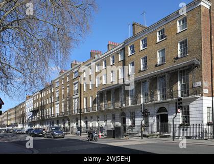 Côté est de Dorset Square, une place de jardin géorgienne dans le quartier Marylebone de Londres, Royaume-Uni Banque D'Images