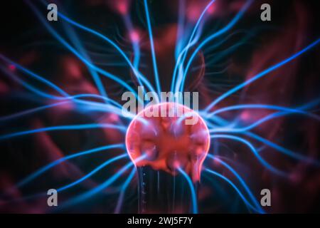 Vue rapprochée sur la boule de plasma. Concept physique. Banque D'Images