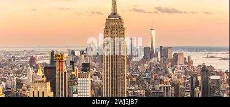Panorama de la ville de New York au coucher du soleil Banque D'Images
