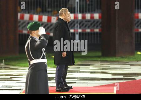 Berlin, Deutschland, 12.02.2024, Bundeskanzleramt : Empfang des polnischen Ministerpräsidenten durch den deutschen Bundeskanzler: Donald Tusk und Olaf Scholz beim Empfang mit militärischen Ehren *** Berlin, Allemagne, 12 02 2024 Chancellerie fédérale réception du premier ministre polonais par le chancelier allemand Donald Tusk et Olaf Scholz lors de la réception avec honneurs militaires Copyright : xdtsxNachrichtenagenturx dts 30559 Banque D'Images