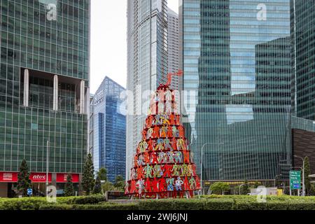 Momentum by David Gerstein situé à la jonction de Marina Blvd et Raffles Quay à Singapour. Banque D'Images