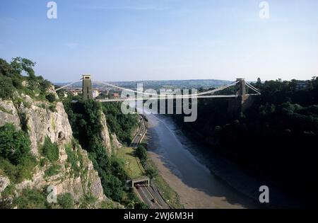 UK, Bristol, le pont suspendu de Clifton sur la rivière Avon. Banque D'Images