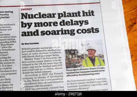 «Une centrale nucléaire frappée par de nouveaux retards et des coûts en hausse» i Newspaper titre article sur l'industrie de l'énergie 25 janvier 2024 Londres Royaume-Uni Grande-Bretagne Banque D'Images