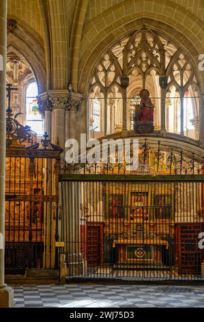 Architecture médiévale intérieure dans la cathédrale de Tolède, Tolède, Espagne Banque D'Images