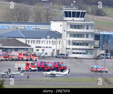 Eine Cessna mit der Kennung d-GFKH muss am Rosenmontag 12.2.2024 fauf dem Flughafen Saarbrücken notlanden, nachdem ein Triebwerk BEI der Meschine ausgefallen War. *** Un Cessna immatriculé d GFKH a dû effectuer un atterrissage d'urgence à l'aéroport de Saarbrücken le lundi 12 2 2024 Rose après une panne moteur sur le bub de l'avion Banque D'Images