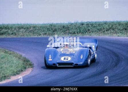 Roger Penske Sunoco Special McLaren M6A pilotée par Mark Donohue au Mid-Ohio USRRC Round 9 1968 , a commencé 2e, a terminé 1re Banque D'Images