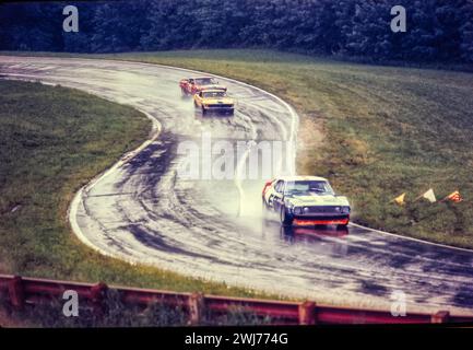 Mark Donohue au tour 8 dans une Penske Racing AMC Javelin sous la pluie lors de la Mid-Ohio TRANS-Am 1971, a commencé 2ème, a terminé 2ème Banque D'Images