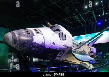 KENNEDY SPACE CENTER, FLORIDE, États-Unis -MAI, 2014 : navette spatiale Atlantis qui est exposée au complexe des visiteurs du Kennedy Space Center, États-Unis Banque D'Images