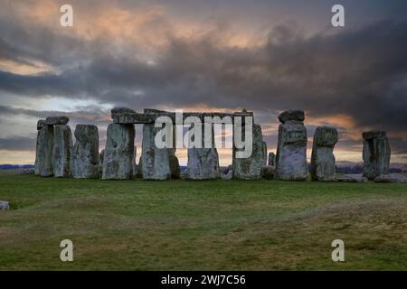 Stonehenge monument perhistorique à Dawn Banque D'Images
