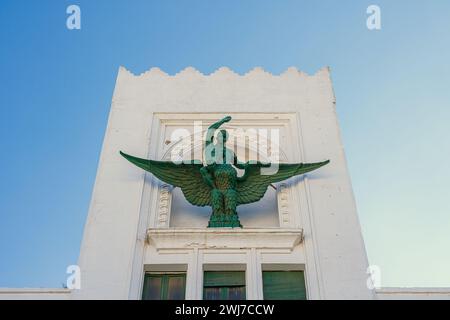 Tétouan, Maroc. 25 janvier 2024. Vue extérieure de Edificio Fenix par Fernando Cánovas del Castillo Banque D'Images
