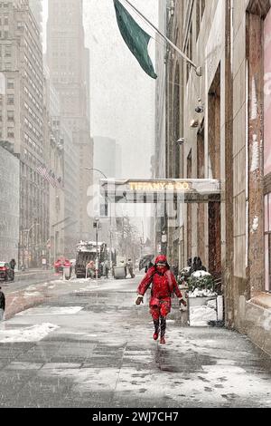 New York, États-Unis. 13 février 2024. Neige abondante à Manhattan. Crédit : Nidpor/Alamy Live News Banque D'Images