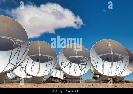 Réseau de RADIOTÉLESCOPES ALMA dans le désert d'atacama, Chili réseau de radiotélescopes ALMA sur le plateau de Chajnantor Chili *** Radioteleskop-Anordnung ALMA in der Banque D'Images