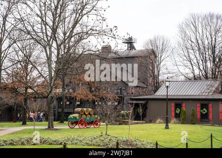 Loretto, Kentucky - 26 janvier 2024 : vue sur la ferme Star Hill, les fabricants Mark Bourbon Whiskey distillerie et le campus le long de la piste bourbon dans la campagne K Banque D'Images