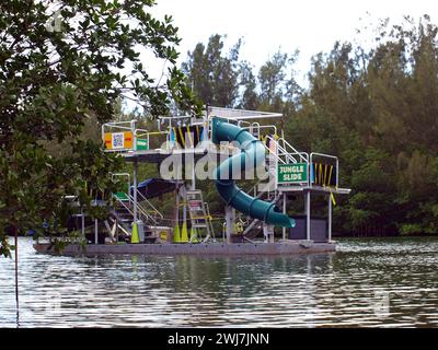 Miami, Floride, États-Unis - 27 janvier 2024 : toboggan dans la jungle flottant sur la rivière Oleta. Banque D'Images