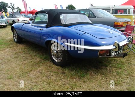 Une Jaguar E-type de 1973 stationnée au 48th Historic Vehicle Gathering, Powderham, Devon, Angleterre, Royaume-Uni. Banque D'Images