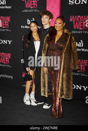 LOS ANGELES, CALIFORNIE - 12 FÉVRIER : Garcelle Beauvais et sa famille assistent à la première mondiale de « Madame Web » de Sony Pictures au Regency Village Theatr Banque D'Images