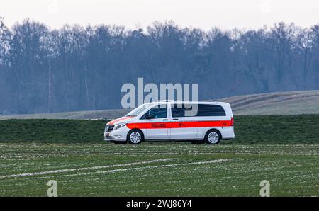 Ein Polizeifahrzeug des Kantonspolizei Zürich ist auf einer Kontrollfahrt. DAS Fahrzeug ist ein Mercedes Vito. (Zürich, Schweiz, 14.01.2024) Banque D'Images
