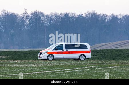 Ein Polizeifahrzeug des Kantonspolizei Zürich ist auf einer Kontrollfahrt. DAS Fahrzeug ist ein Mercedes Vito. (Zürich, Schweiz, 14.01.2024) Banque D'Images