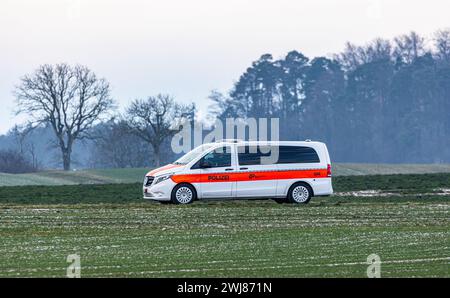 Ein Polizeifahrzeug des Kantonspolizei Zürich ist auf einer Kontrollfahrt. DAS Fahrzeug ist ein Mercedes Vito. (Zürich, Schweiz, 14.01.2024) Banque D'Images