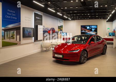 Tesla Showroom UK - Tesla car Sales Centre dans un centre commercial au Royaume-Uni Banque D'Images