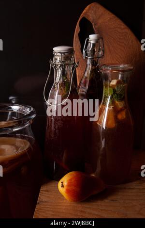 Kombucha (aussi champignon de thé, champignon de thé, ou champignon mandchoure) - deuxième thé fermenté aux fruits avec différents arômes. Banque D'Images