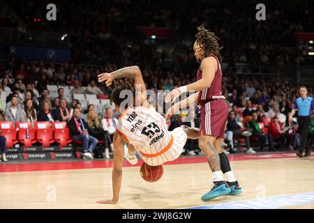 Carsen Edwards #3 von FC Bayern Muenchen, Kevin Yebo #53 von Chemnitz Niners FC Bayern Muenchen vs Niners Chemnitz easyCredit BBL Basketball saison 2023/24 21. Spieltag 13.02.2024 BMW Park © diebilderwelt / Alamy Stock Banque D'Images