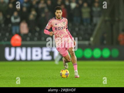 Swansea.com Stadium, Swansea, Royaume-Uni. 13 février 2024. EFL Championship Football, Swansea City contre Leeds United ; Georginio Rutter de Leeds United apporte le ballon en avant crédit : action plus Sports/Alamy Live News Banque D'Images