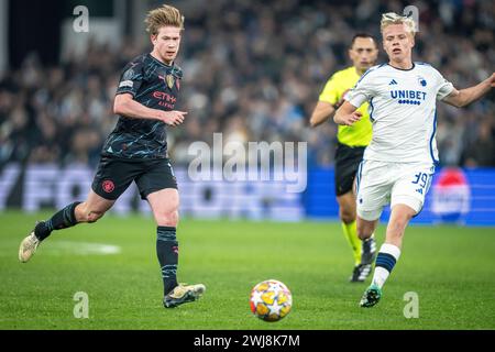 Kevin de Bruyne de Manchester City et Oscar Hoejlund de FC Copenhagen en relation avec le FC Copenhagen rencontrant Manchester City lors de la 1ère manche de l'UEFA Champions League à Parken, Copenhague, mardi 13 février 2024. (Photo : Mads Claus Rasmussen /Ritzau Scanpix) Banque D'Images